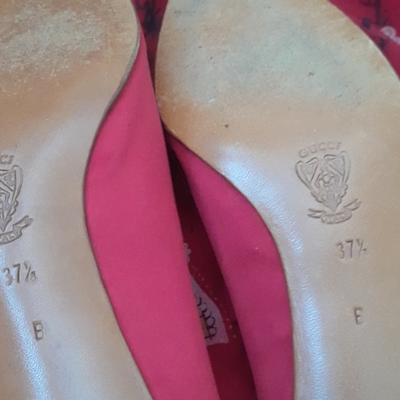 GUCCI..VINTAGE "RED SILK PUMPS" - Picture 5 of 8